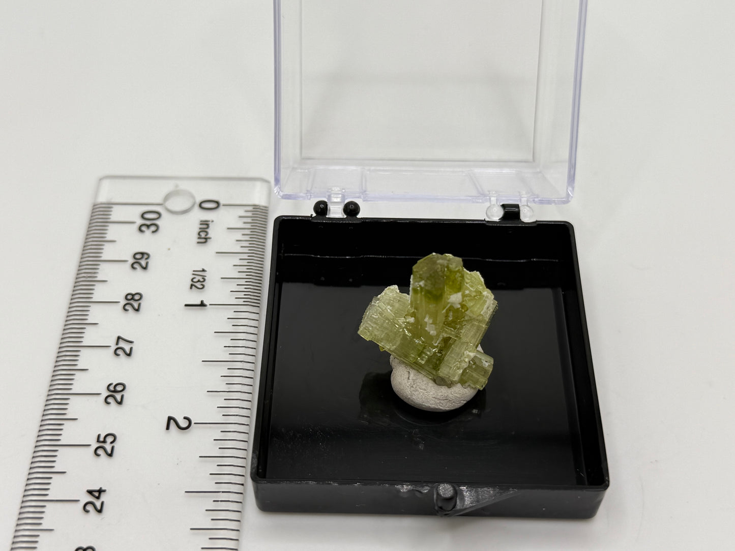 Pistachio Tourmaline || Elbaite Tourmaline || Green Tourmaline with Cleavelandite || Bicolor Green Tourmaline || #78